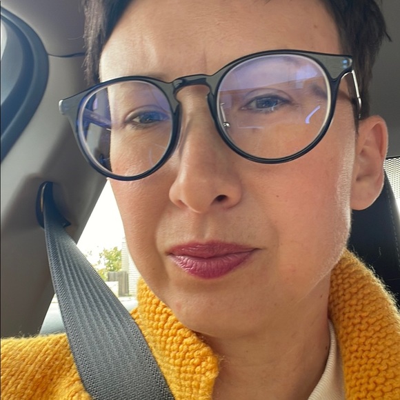 Profile Picture of Bobbi Ellefson (@bobbi_ellefson) on Poshmark