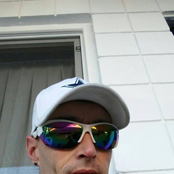 Profile Picture of Kenneth Robert (@kenneth_robert) on Poshmark