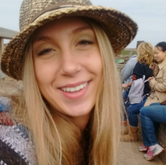 Profile Picture of Angela Behnke (@missmarmalade3) on Poshmark