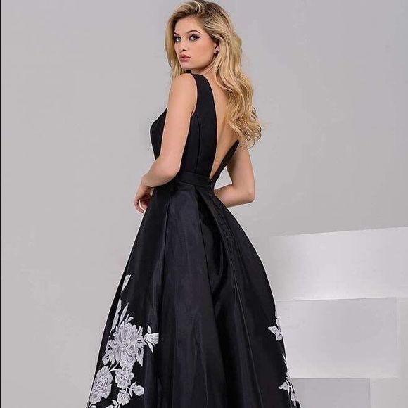 Souad Alfaraj - Poshmark Profile Picture of Souad Alfaraj (@souad83) on Poshmark