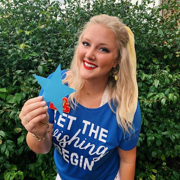 Profile Picture of Carissa Jonak (@infinitexash) on Poshmark