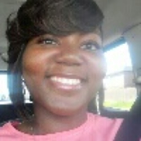 Profile Picture of Kaprisha Lowe (@mrsprisha) on Poshmark