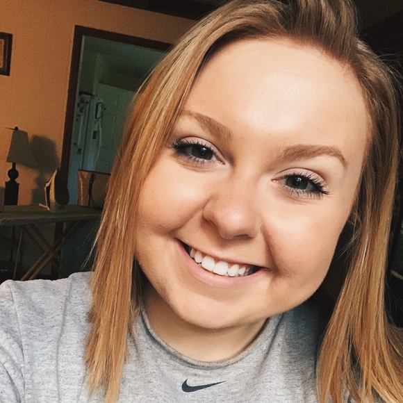 Profile Picture of Emily Caperton (@emilyjcaperton) on Poshmark