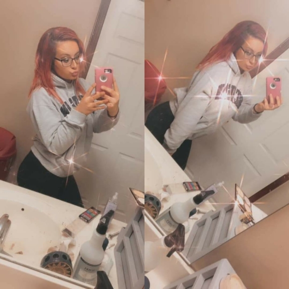 Profile Picture of Emmalei Repplinger (@emmaleir) on Poshmark
