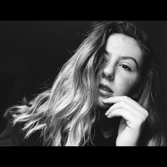 Profile Picture of Abby Ciparelli (@abbyciparelli) on Poshmark