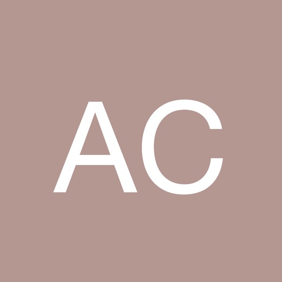 Profile Picture of Adrianna Calvert (@acal21) on Poshmark