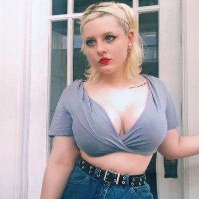 Profile Picture of Cassandra Berger (@sandrajean89) on Twitter