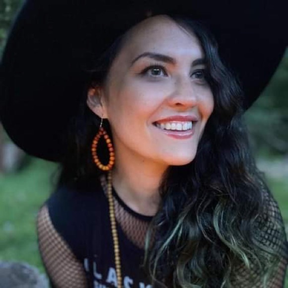 Stephanie Jade - Poshmark Profile Picture of Stephanie Jade (@stephjmoon) on Poshmark