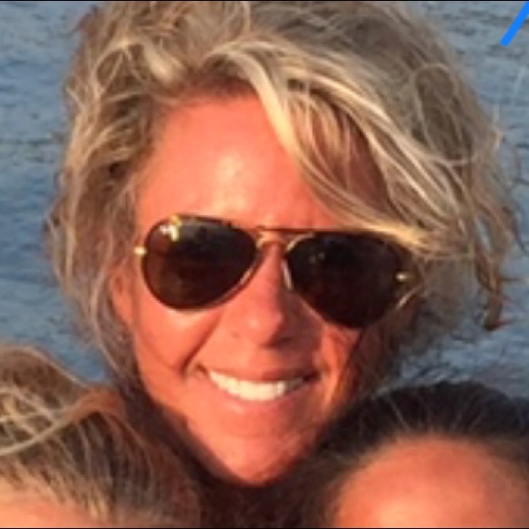 Profile Picture of Lori Beaudet (@lobeaud) on Poshmark