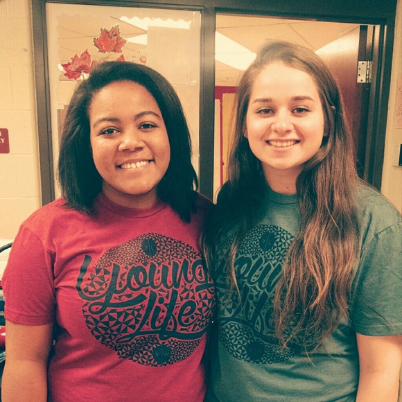 Profile Picture of Adriana Arthur (@026903126) on Poshmark