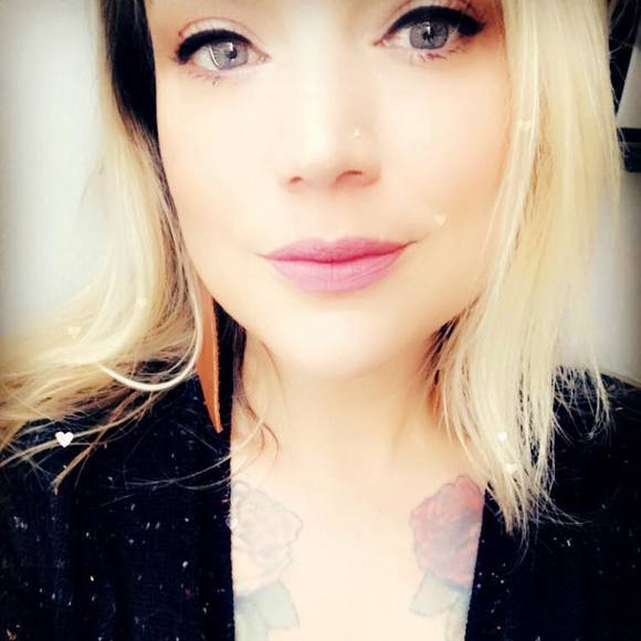 Profile Picture of Jessica Solomon (@jessicasolom249) on Poshmark