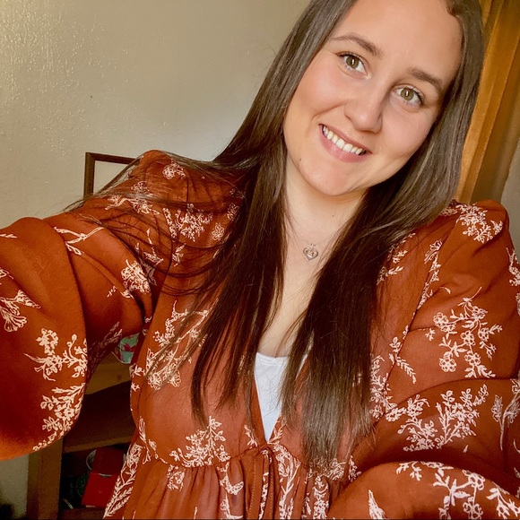 Profile Picture of Chelsea Vansteyn (@chelseavansteyn) on Poshmark