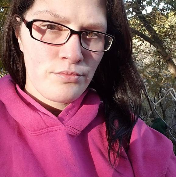 Profile Picture of Brittany Pfingsten (@bpfingsten) on Poshmark