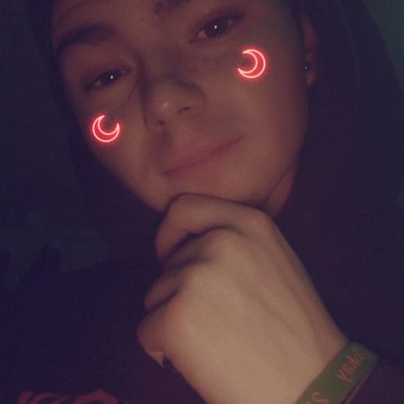 Profile Picture of Dustin Domingue (@dustin189943) on Poshmark