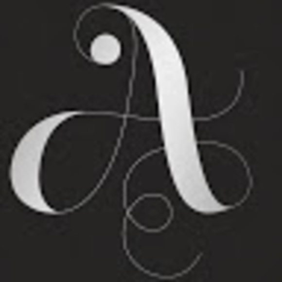 Profile Picture of Alison Dunbar (@alison_dunbar) on Poshmark