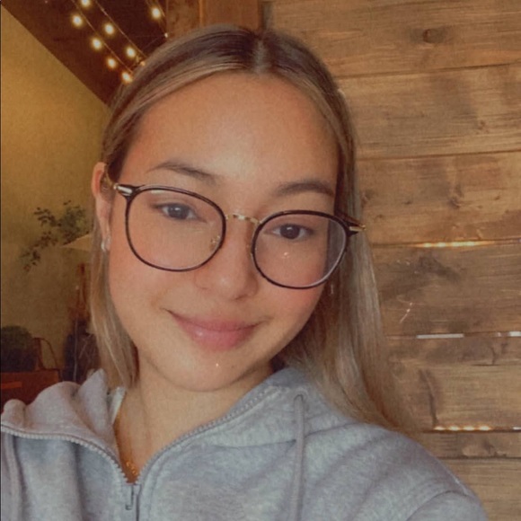 Profile Picture of Sandra Almonte (@sandreynaaa) on Poshmark