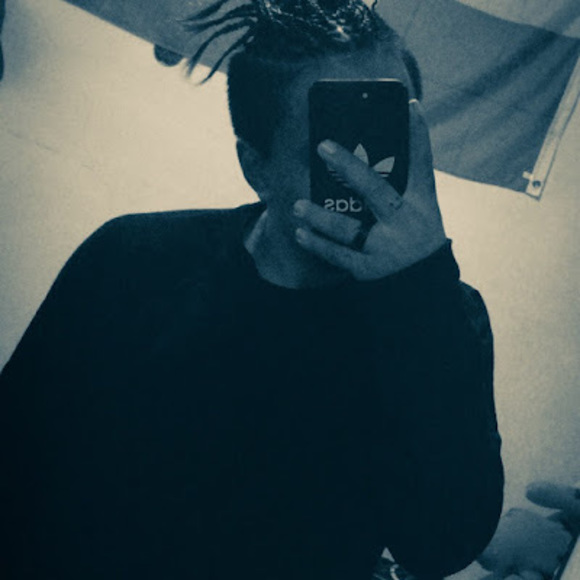 Profile Picture of Luis Tacuri (@luisrasta32) on Poshmark