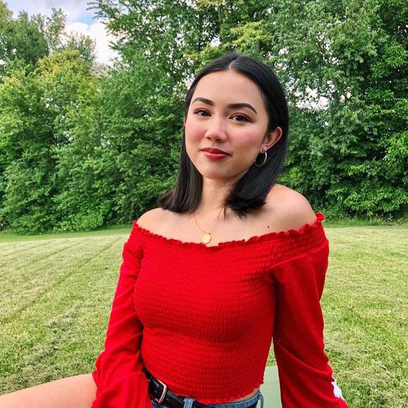 Profile Picture of Mara Makasiar (@mara7mak) on Poshmark