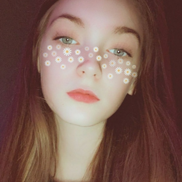 Profile Picture of Gabrielle Adamczyk (@gabbyadamczyk14) on Poshmark