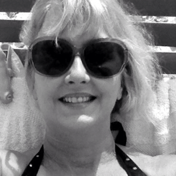 Profile Picture of Vicki Dyson (@vdyson) on Poshmark