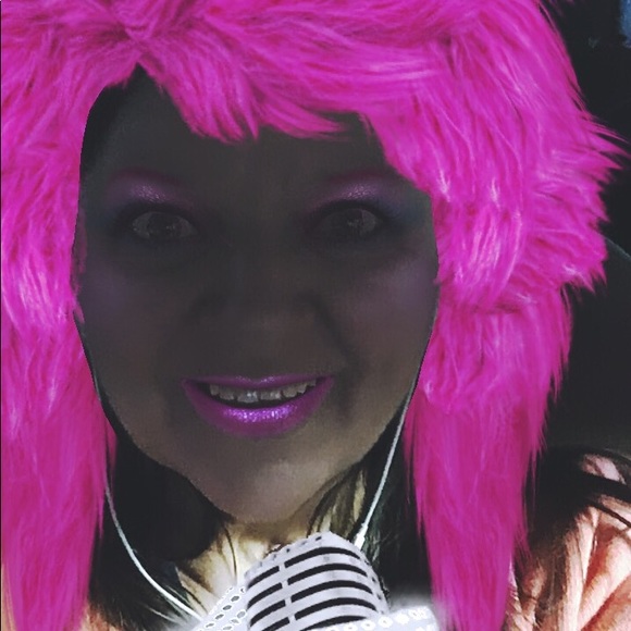 Profile Picture of Debiye Bueneman (@dbuenemv) on Poshmark