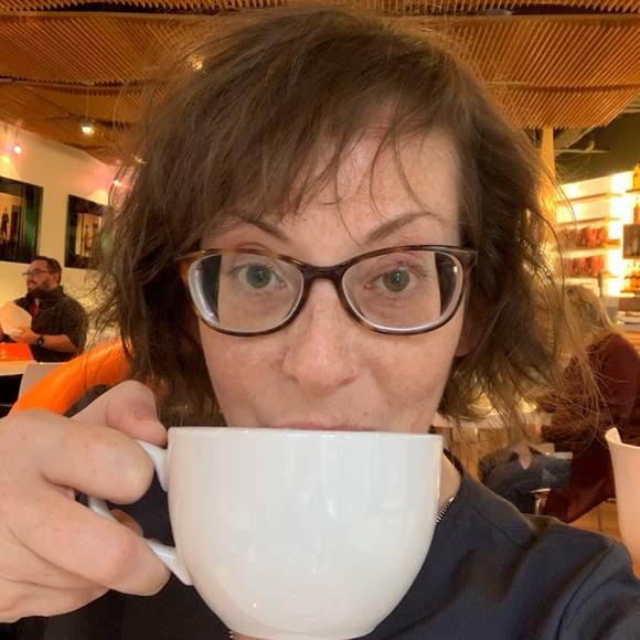 Profile Picture of Danielle Menard mazurowski (@drmenardmazu) on Poshmark