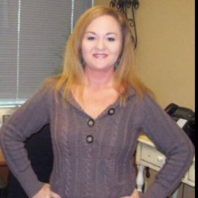 Profile Picture of Laura Harrell (@elvistcbforever) on Twitter