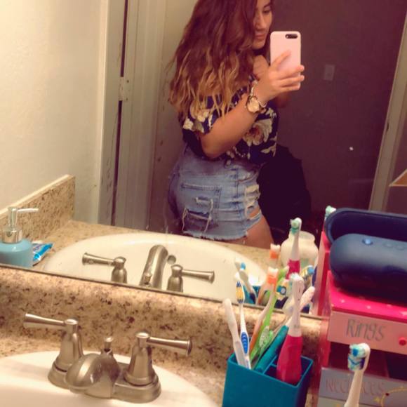 Profile Picture of Elisa Guerrero (@mariaelisa_2001) on Poshmark