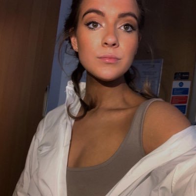 Profile Picture of Amy Olivia Warriner (@amy_warriner) on Twitter