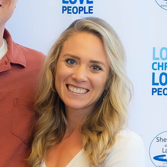 Profile Picture of Samantha Ponitz (@smponitz) on Poshmark