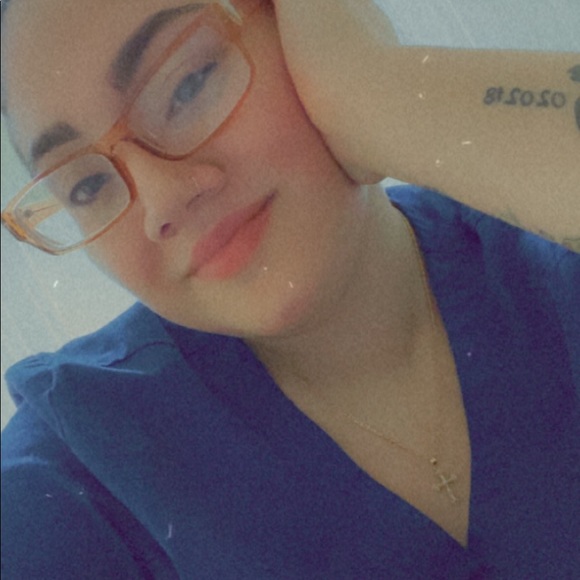 Profile Picture of Viviana Nevarez (@vivichu765) on Poshmark