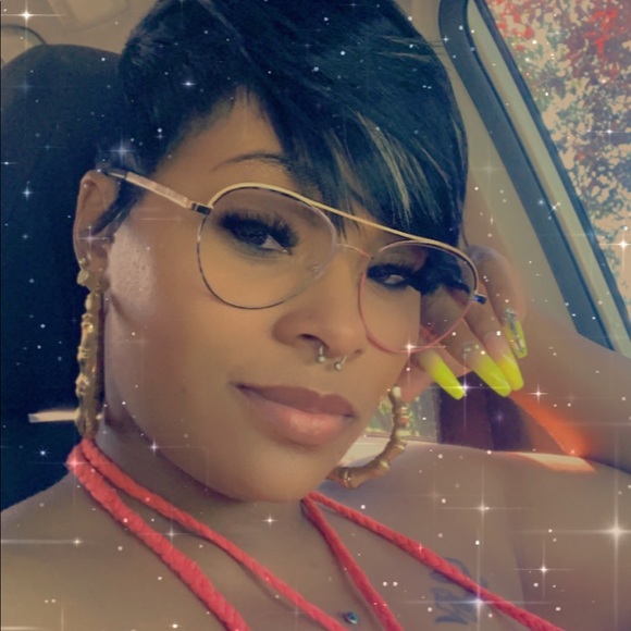 Profile Picture of Chasitee Pettis (@chazzo33) on Poshmark