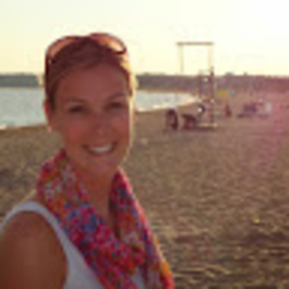 Profile Picture of Emily Ramsay (@emilyramsay611) on Poshmark
