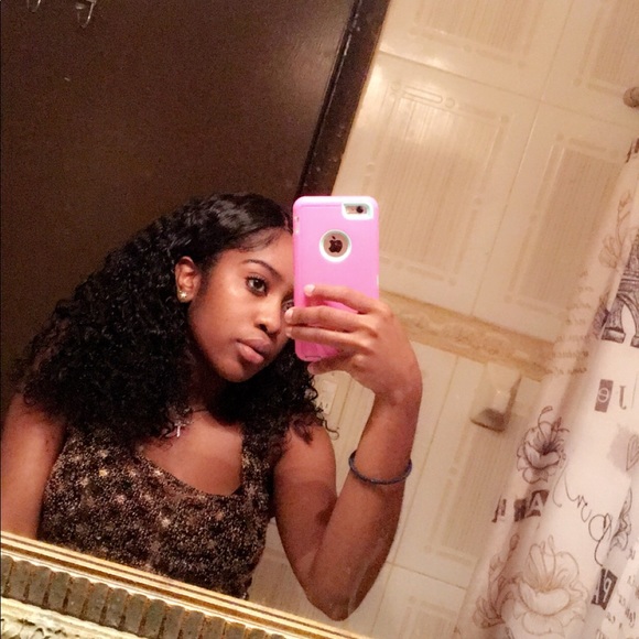 Profile Picture of Sharla Dorval (@sharla_x3) on Poshmark