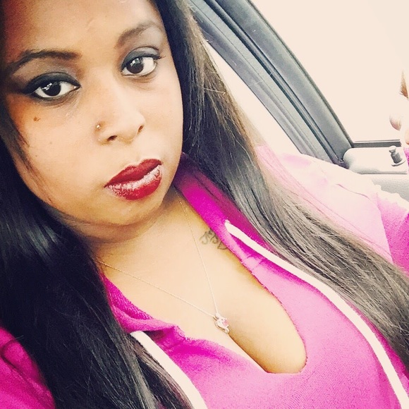 Profile Picture of Angelica Dowdell (@gelly636) on Poshmark