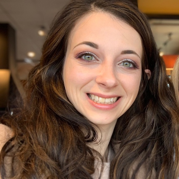 Profile Picture of Bo Roberts (@robotwife) on Poshmark