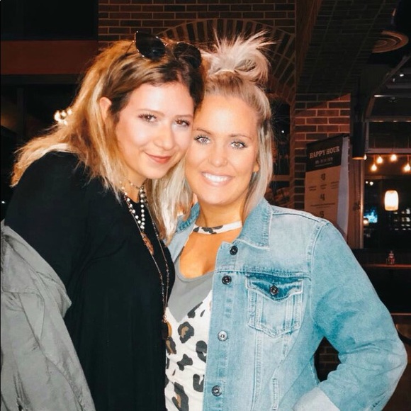 Profile Picture of Megan Mohr (@meganmohr1234) on Poshmark