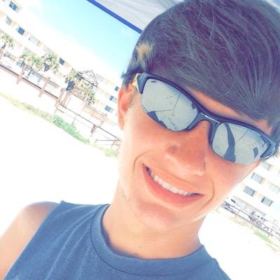 Profile Picture of Derek Giles (@derekgiles99) on Twitter