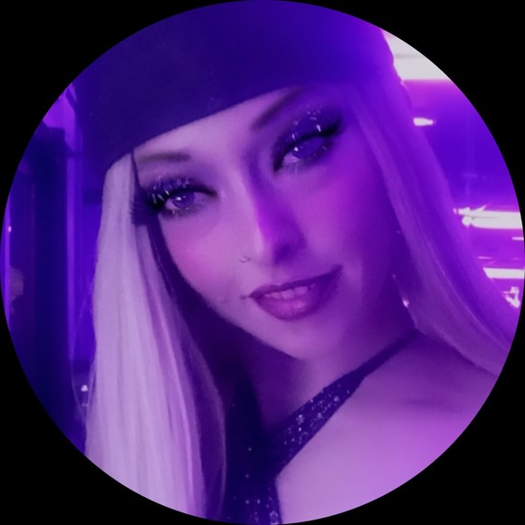 Profile Picture of Nicole Crise (@nicolecrise7) on Poshmark