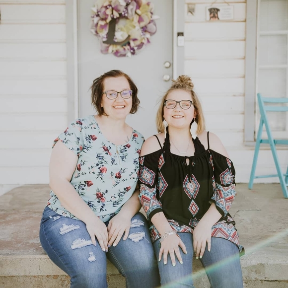 Profile Picture of Amy Linquist (@alinquist1219) on Poshmark