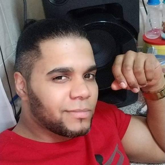 Profile Picture of Carlos Amparo rojas (@carlosamparo772) on Poshmark