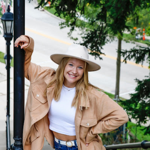 Profile Picture of Megan Roehrig (@meganroehrig) on Poshmark