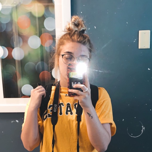 Profile Picture of Sydney Pifer (@sydneypifer) on Poshmark