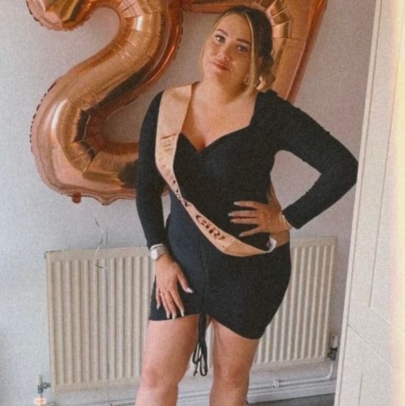 Profile Picture of Chelsea Hebberts (@chelseahebberts) on Poshmark