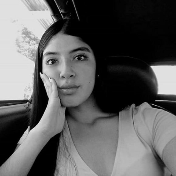 Profile Picture of Mel Robalino (@melrobalino) on Poshmark