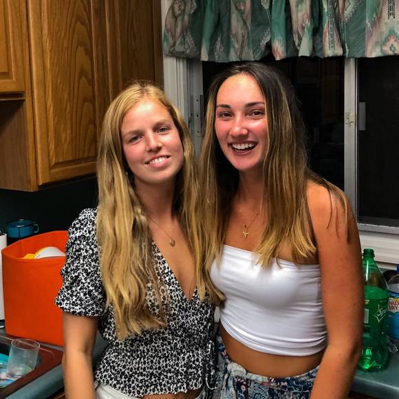 Profile Picture of Lexie Nield (@lexienield) on Poshmark