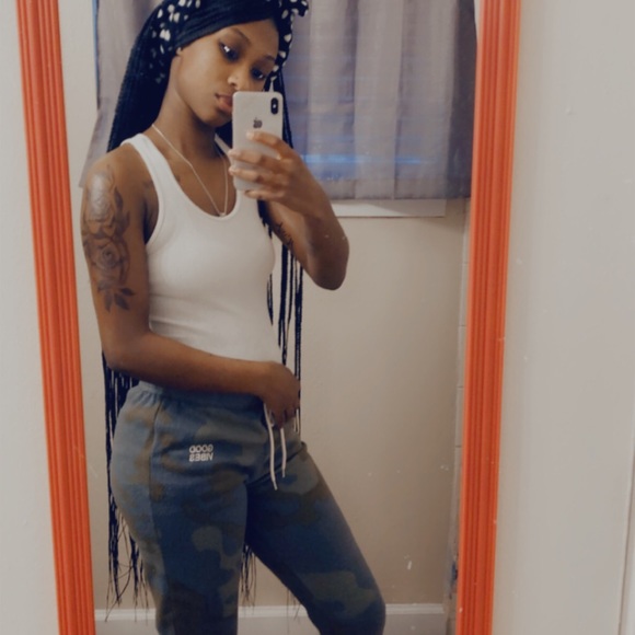 Profile Picture of Victoria Mays (@toriaaa5416) on Poshmark