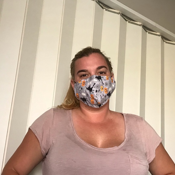 Profile Picture of Heidi Shoemaker (@heidishoemaker) on Poshmark
