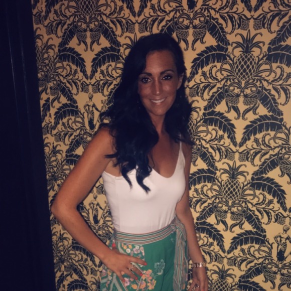 Profile Picture of Sara Arn (@alluregirl) on Poshmark