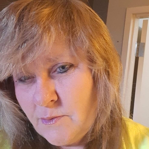 Profile Picture of Donna Tuell (@donna_tuell) on Poshmark